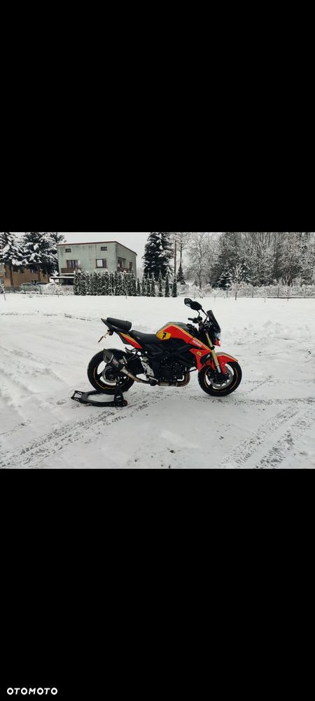 Suzuki GSR - 3