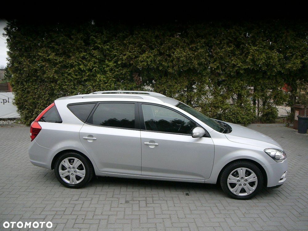 Kia Ceed - 11