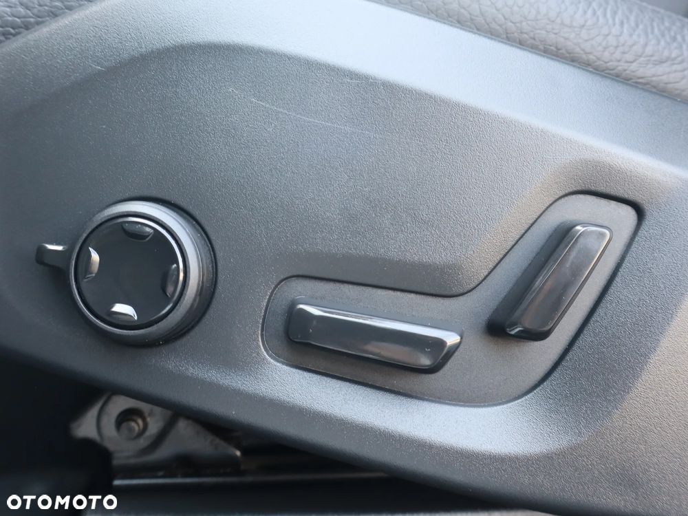 Volvo XC 60 B4 D AWD Momentum Pro - 23