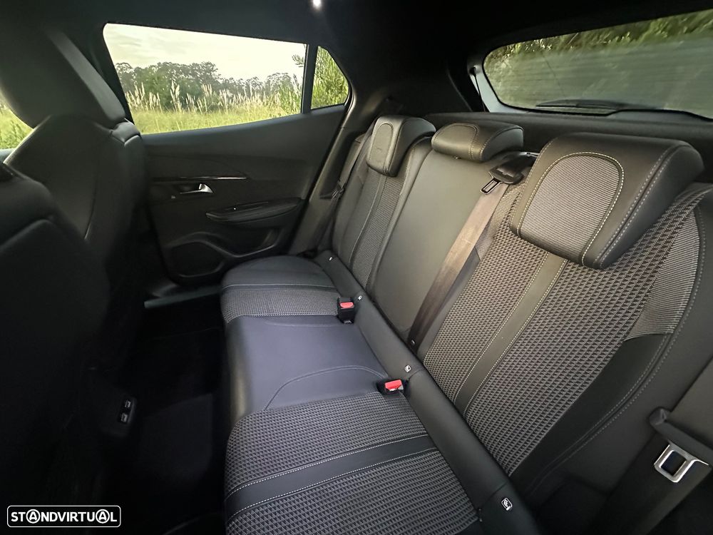 Peugeot e-2008 50 kWh GT - 16