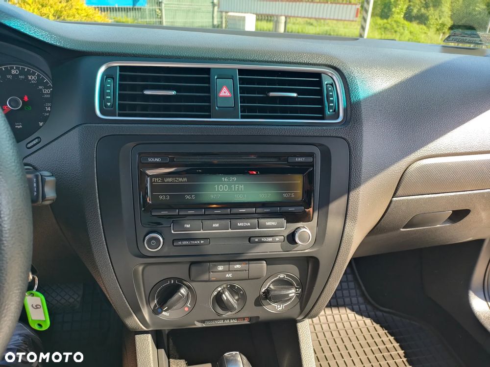 Volkswagen Jetta - 27
