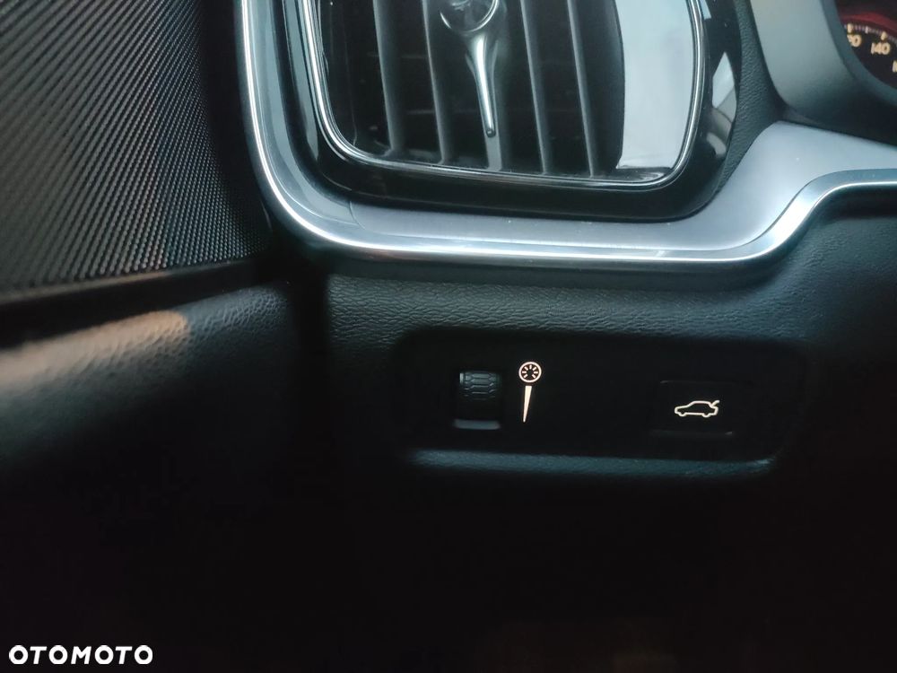 Volvo V60 D3 Drive-E Dynamic Edition (Momentum) - 32