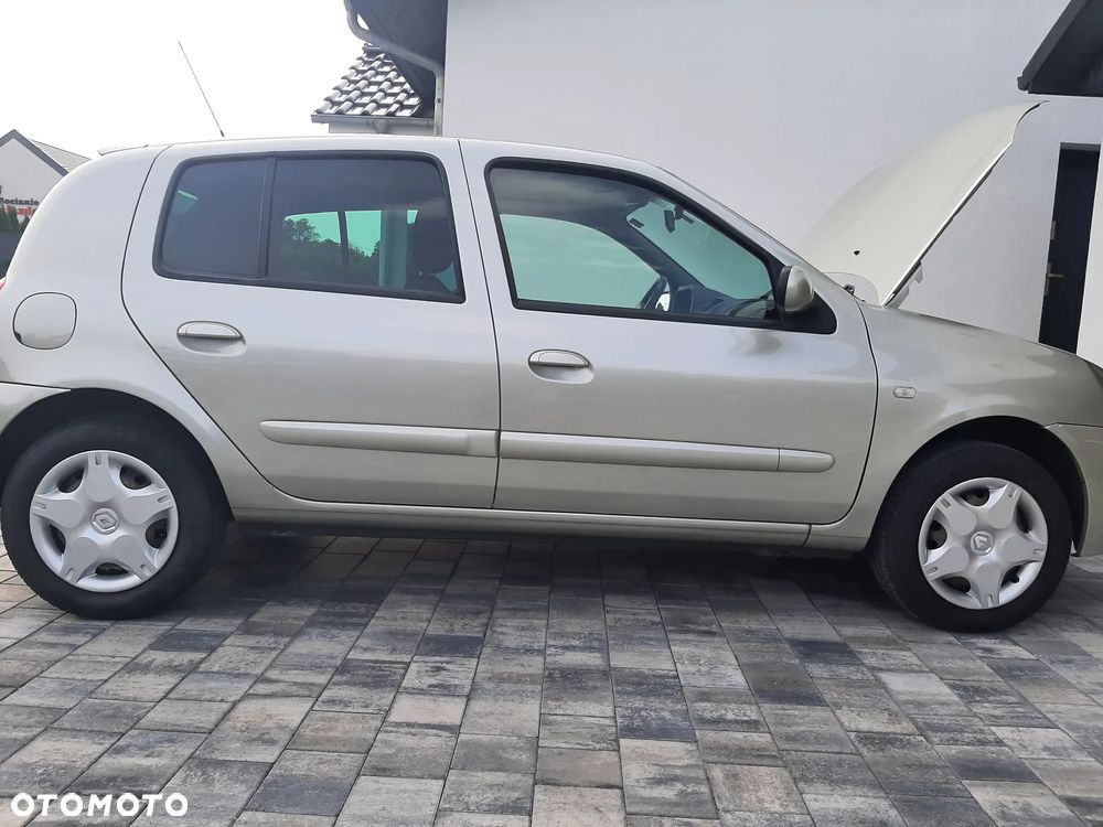 Renault Clio 1.2 16V Campus - 8