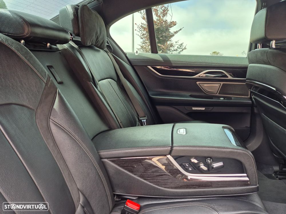 BMW 740 d xDrive Pack M - 12