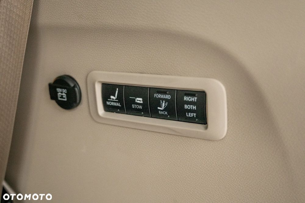 Chrysler Pacifica - 14