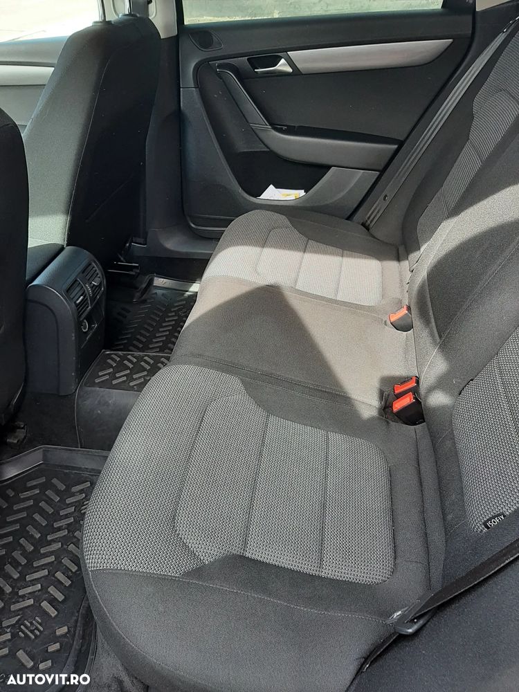 Volkswagen Passat 2.0 TDI Blue TDI DSG Comfortline - 4