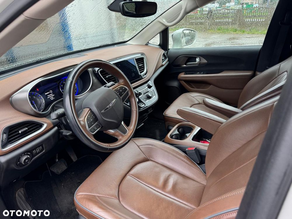 Chrysler Pacifica - 2