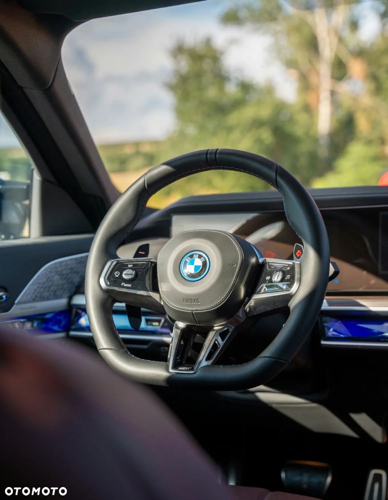 BMW Seria 7 M760e PHEV xDrive sport - 11