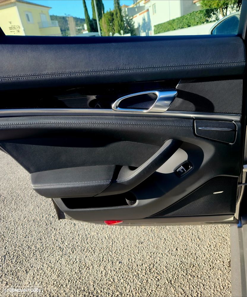 Porsche Panamera 4S PDK - 12