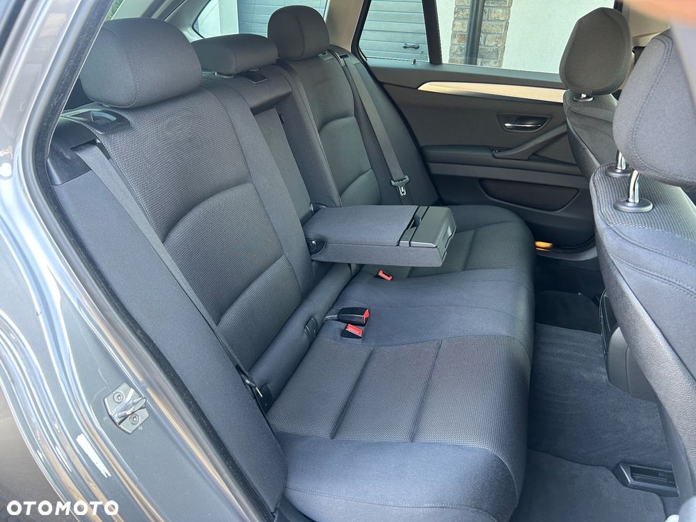 BMW Seria 5 520d xDrive - 27