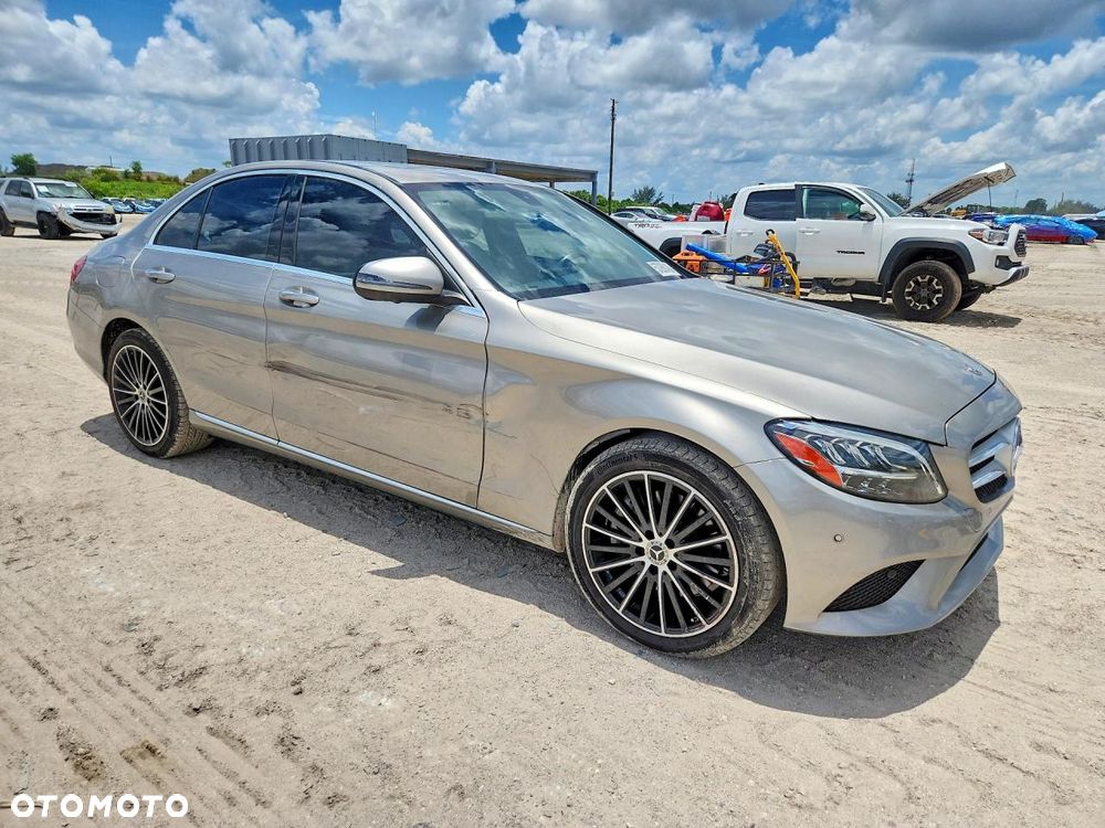 Mercedes-Benz Klasa C 300 9G-TRONIC - 5