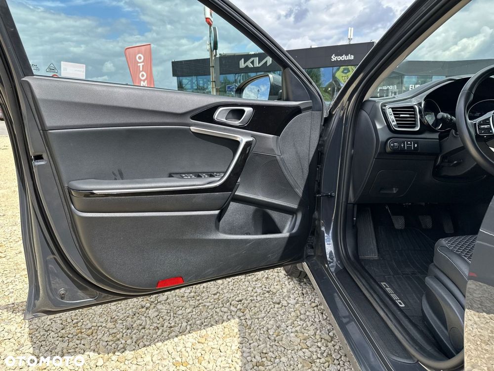Kia Ceed - 10