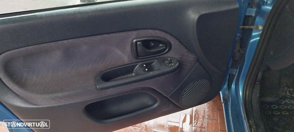 Renault Clio 1.5 dCi Authentique - 4