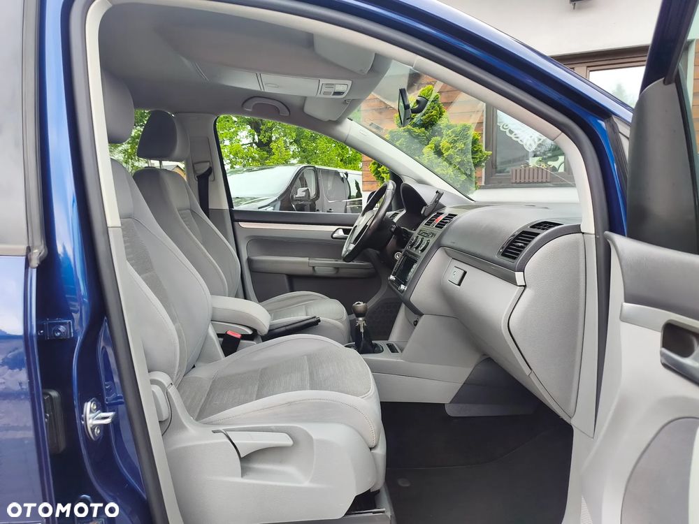 Volkswagen Touran 2.0 TDI DPF Highline - 26