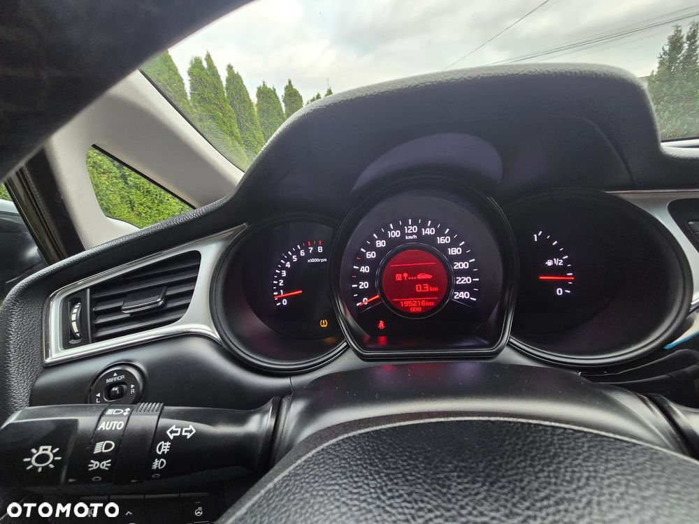Kia Ceed - 38