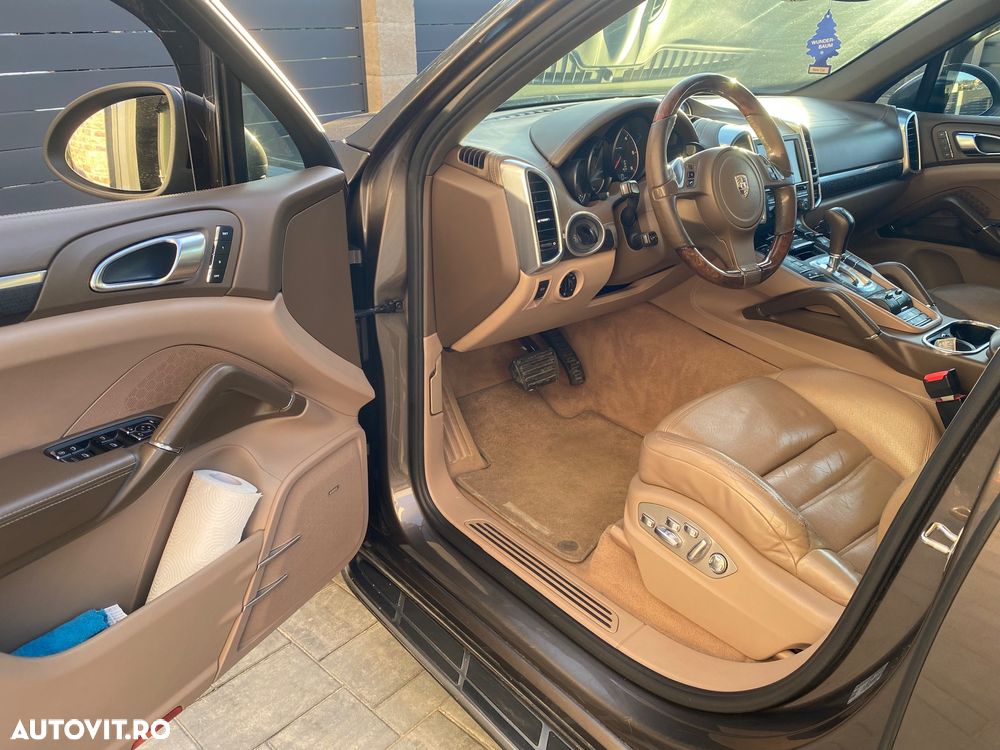 Porsche Cayenne 3.0 L V6 - 7