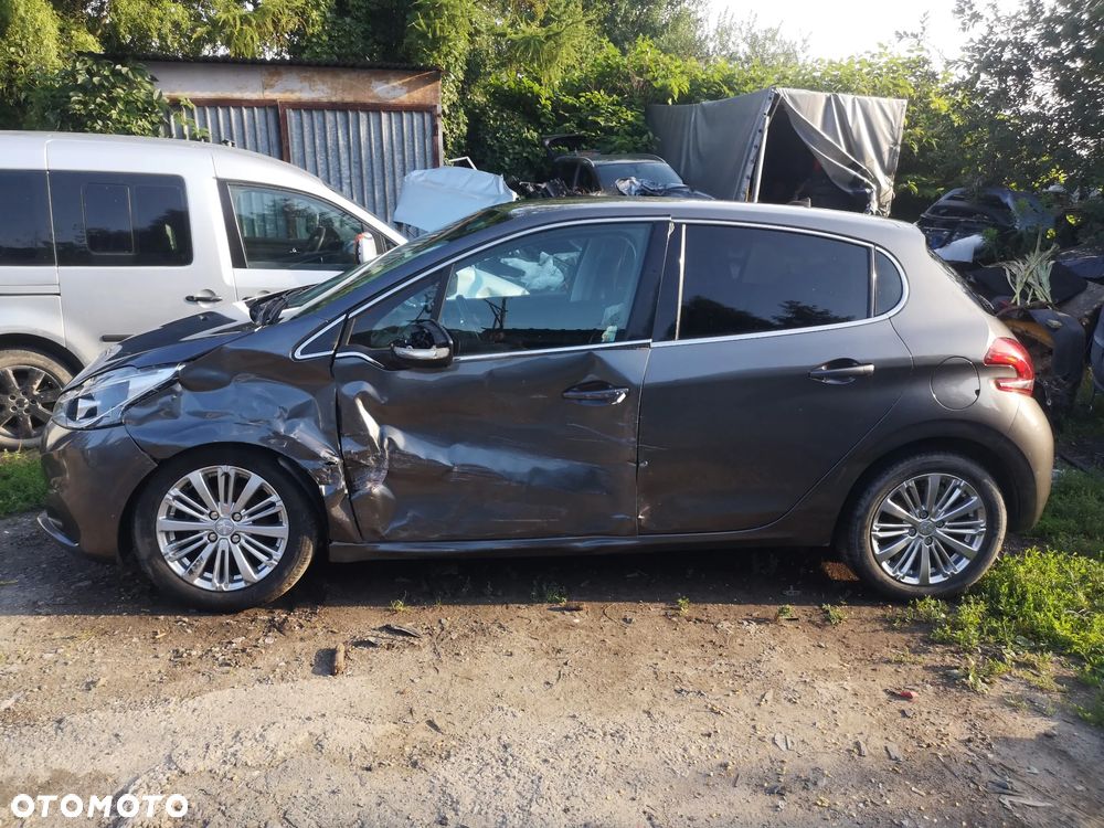 Peugeot 208 - 6