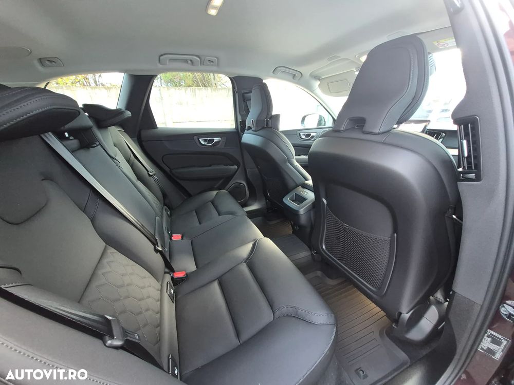 Volvo XC 60 B5 AT AWD MHEV Plus Dark - 16