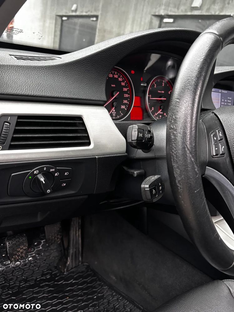 BMW Seria 3 320d DPF - 13