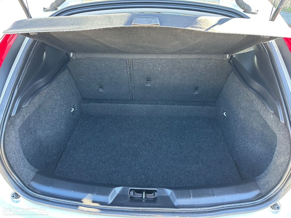Volvo V40 D2 Momentum - 35