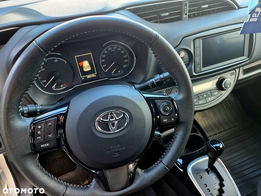 Toyota Yaris Hybrid 100 Selection - 9