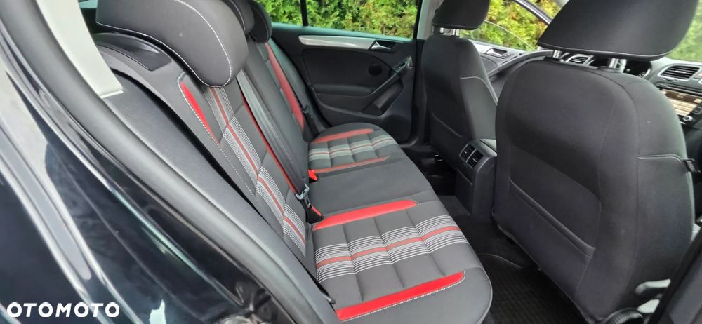 Volkswagen Golf 1.6 TDI DPF BlueMotion Technology MATCH - 28