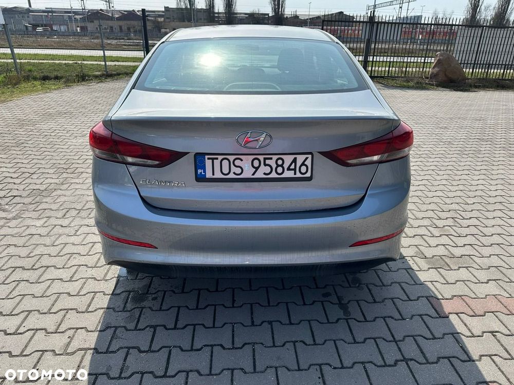 Hyundai Elantra - 6