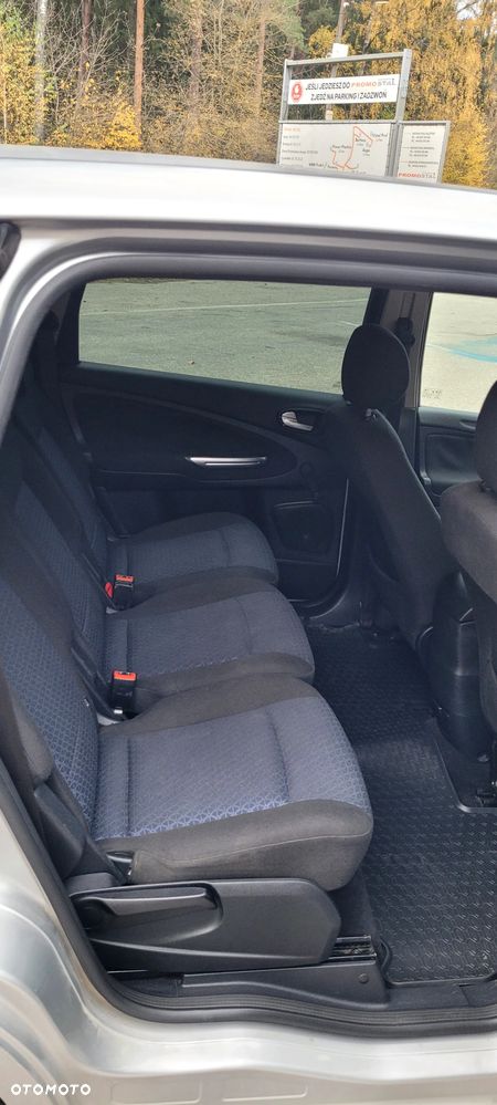 Ford S-Max - 17