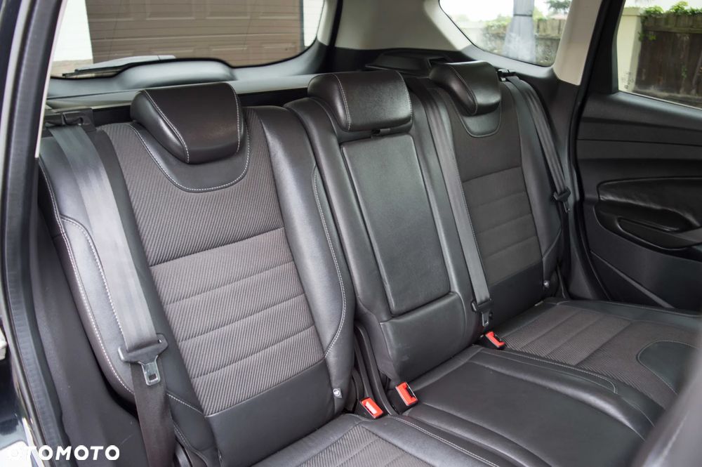 Ford Kuga 2.0 TDCi 2x4 Titanium - 35
