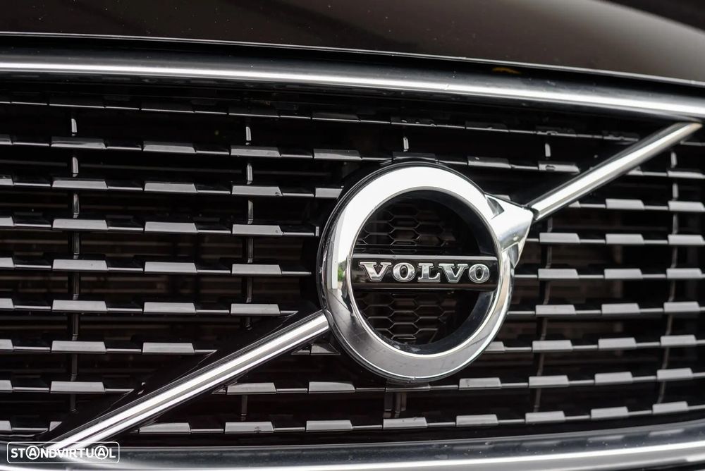 Volvo XC 60 2.0 T8 PHEV R-Design AWD — photo 4