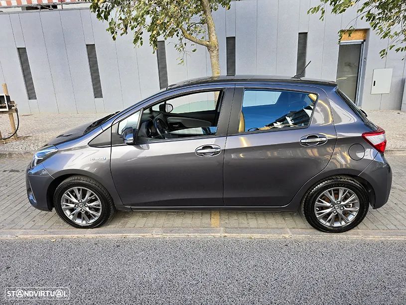 Toyota Yaris 1.5 HSD Exclusive+P.Luxury - 3