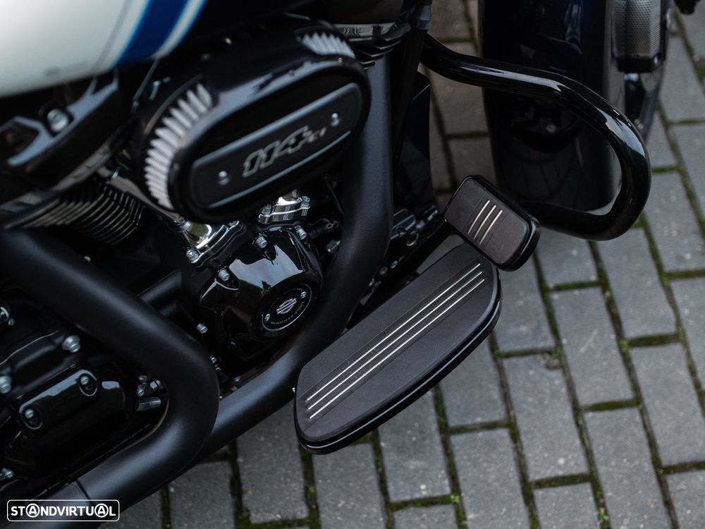 Harley-Davidson FLHXS STREET GLIDE® SPECIAL ARCTIC BLAST™ - 16