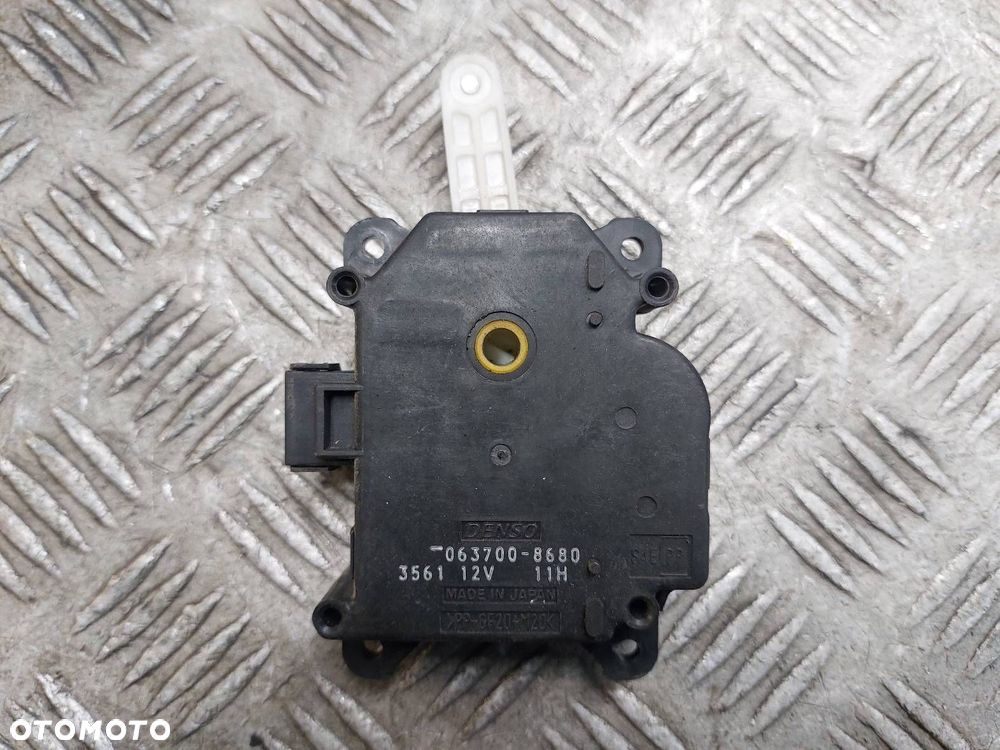 SILNICZEK NAGRZEWNICY TOYOTA AVENSIS T25 LIFT 063700-8680 - 1