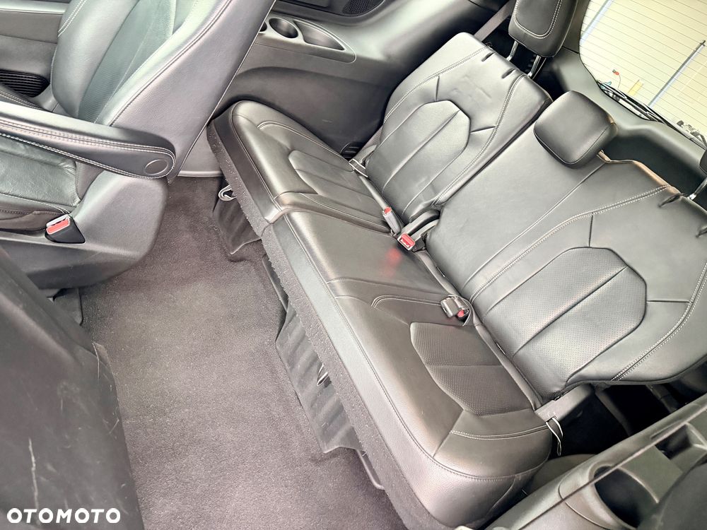Chrysler Pacifica - 35