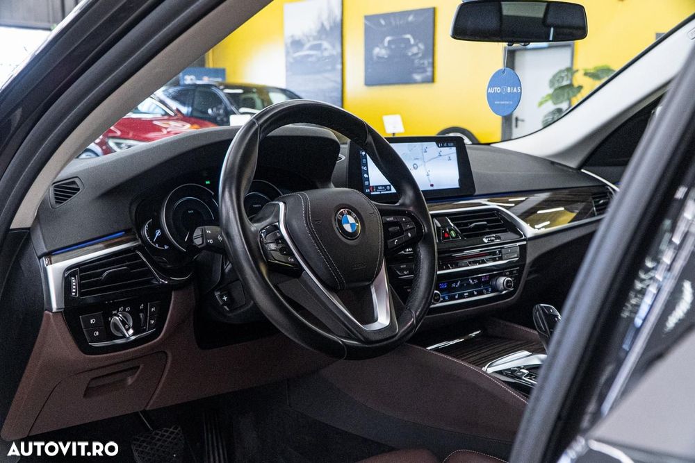 BMW Seria 5 530e iPerformance Aut. Luxury Line - 7