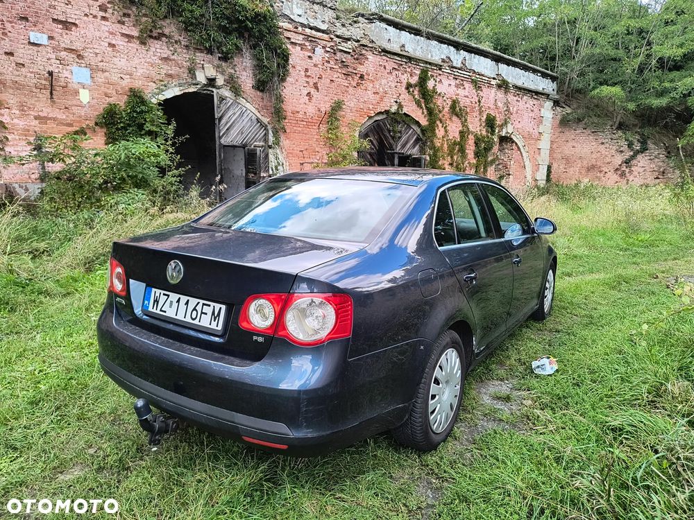 Volkswagen Jetta 1.6 FSI Trendline - 7