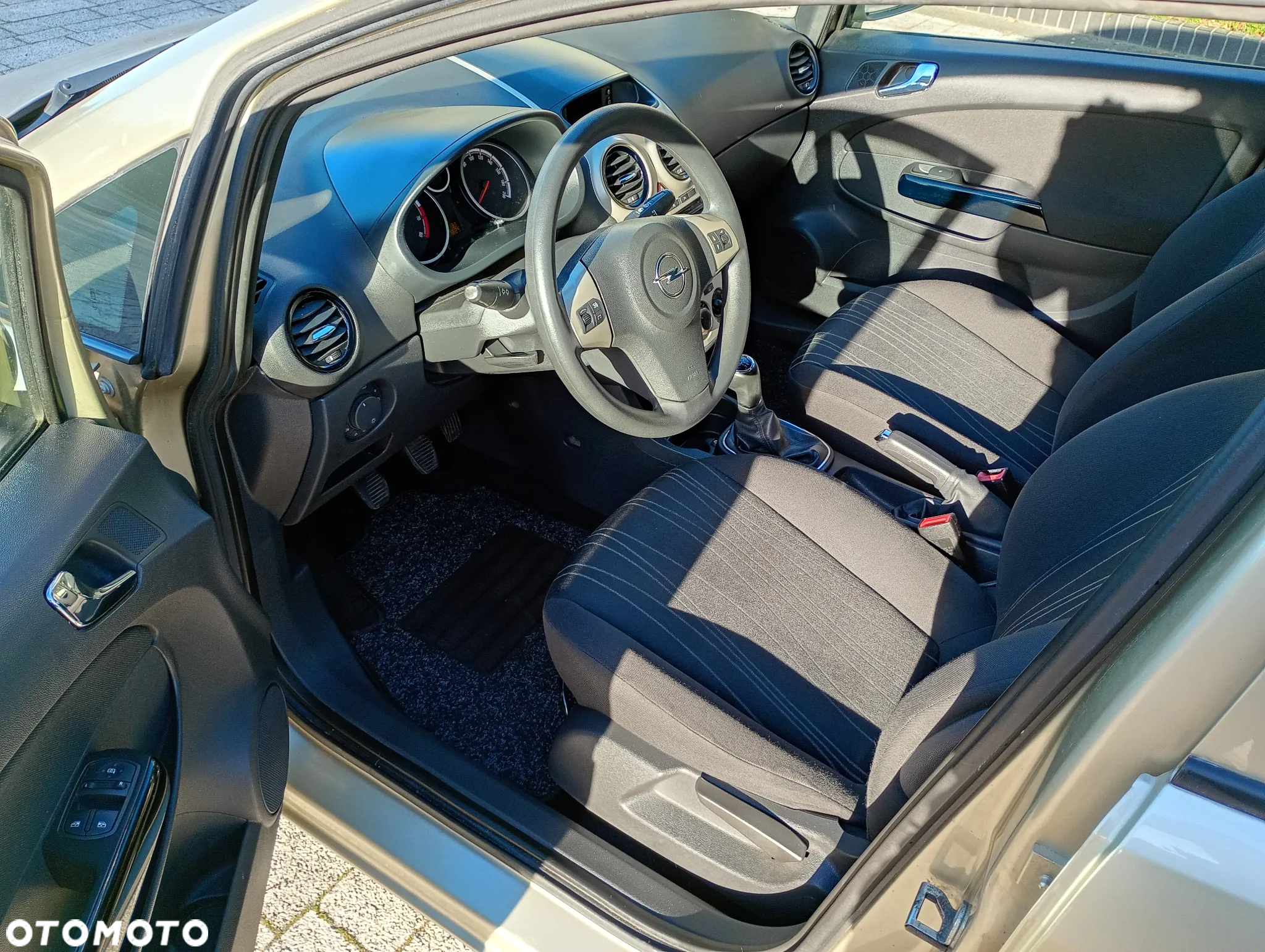 Opel Corsa 1.4 16V Edition - 6