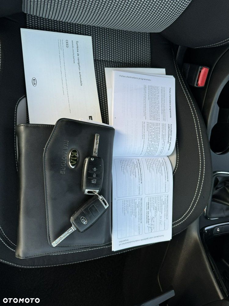 Kia Ceed 1.6 CRDi 136 ISG Platinum Edition - 39