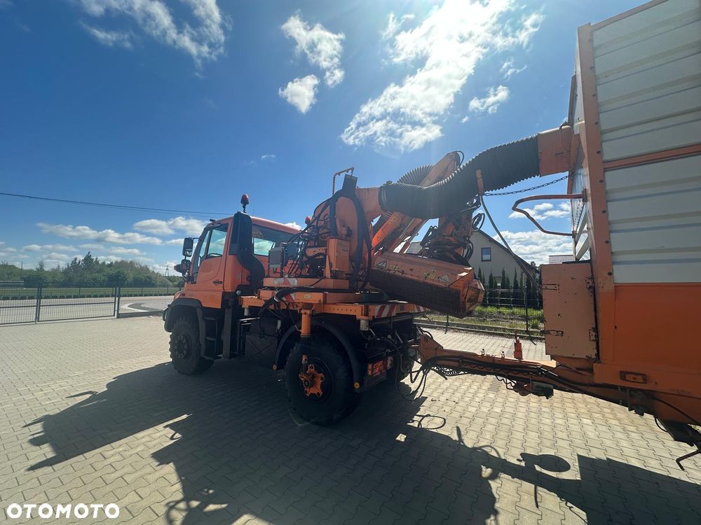 Mercedes-Benz UNIMOG - 4