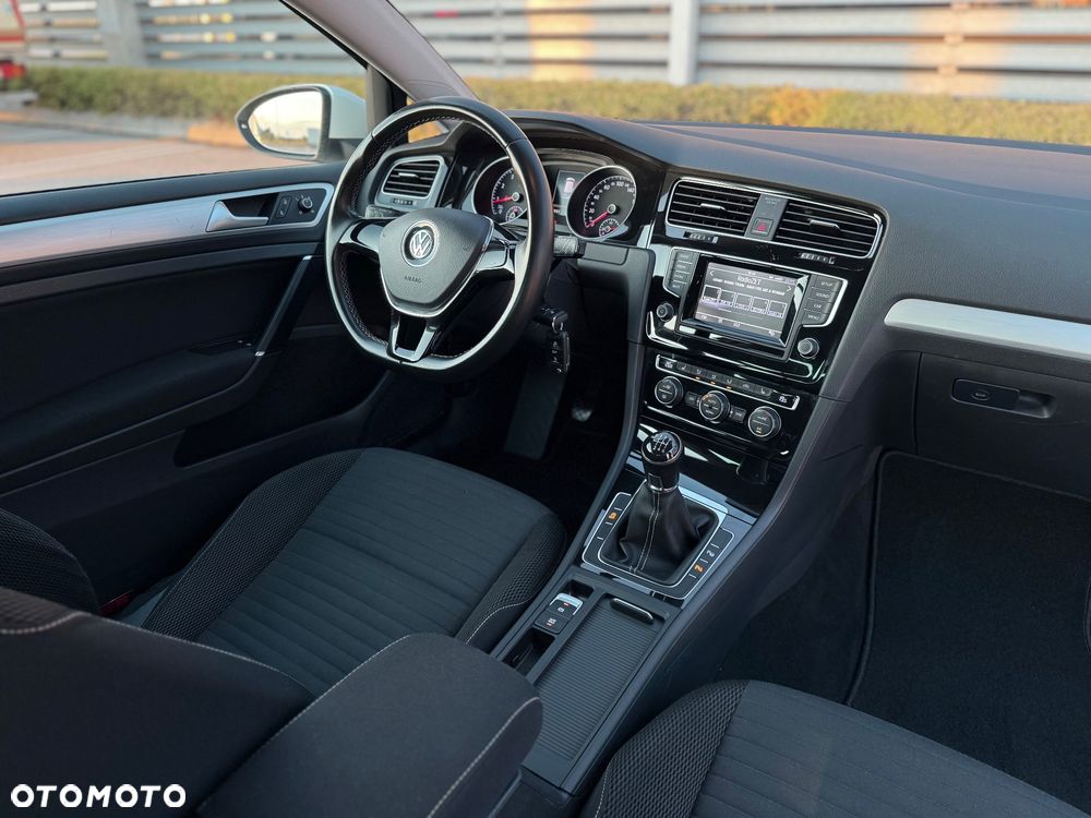 Volkswagen Golf - 17