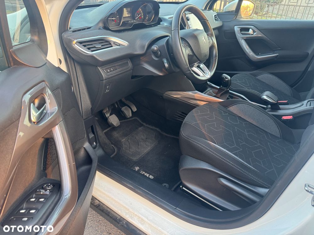 Peugeot 2008 PureTech 82 Urban Move - 11