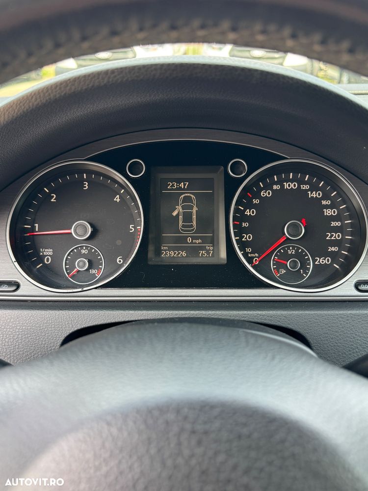 Volkswagen Passat 2.0 TDI 4Motion BlueMotion Technology Comfortline - 10