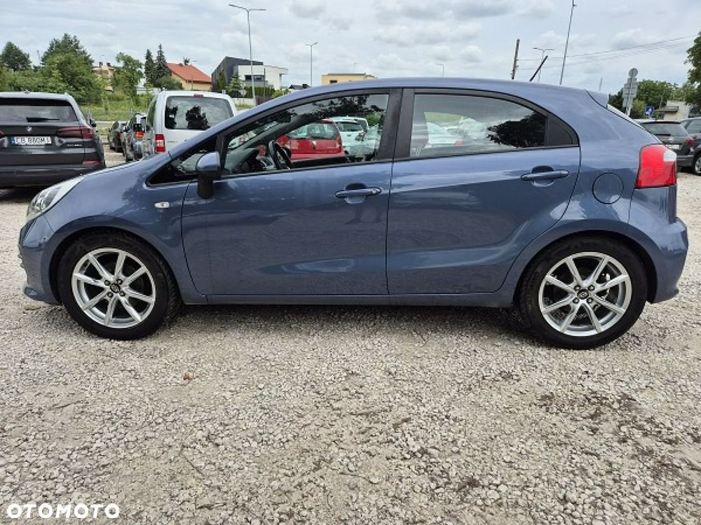 Kia Rio - 12