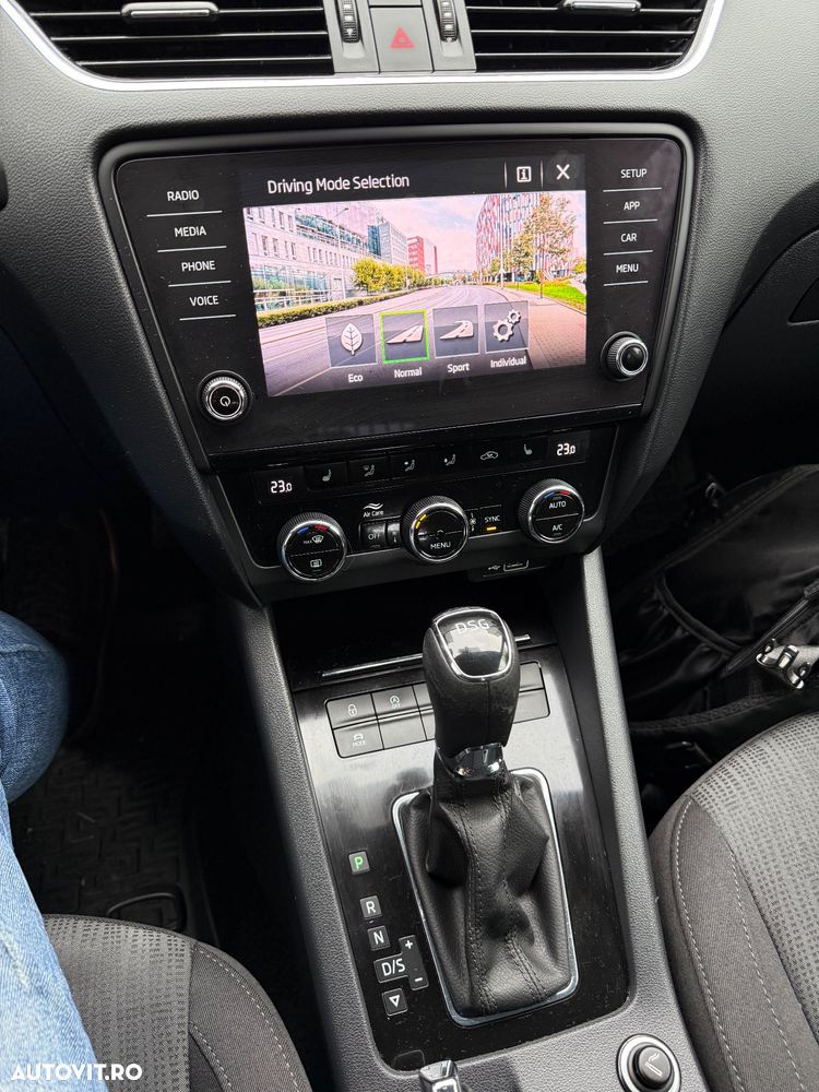 Skoda Octavia 2.0 TDI DSG Style - 21
