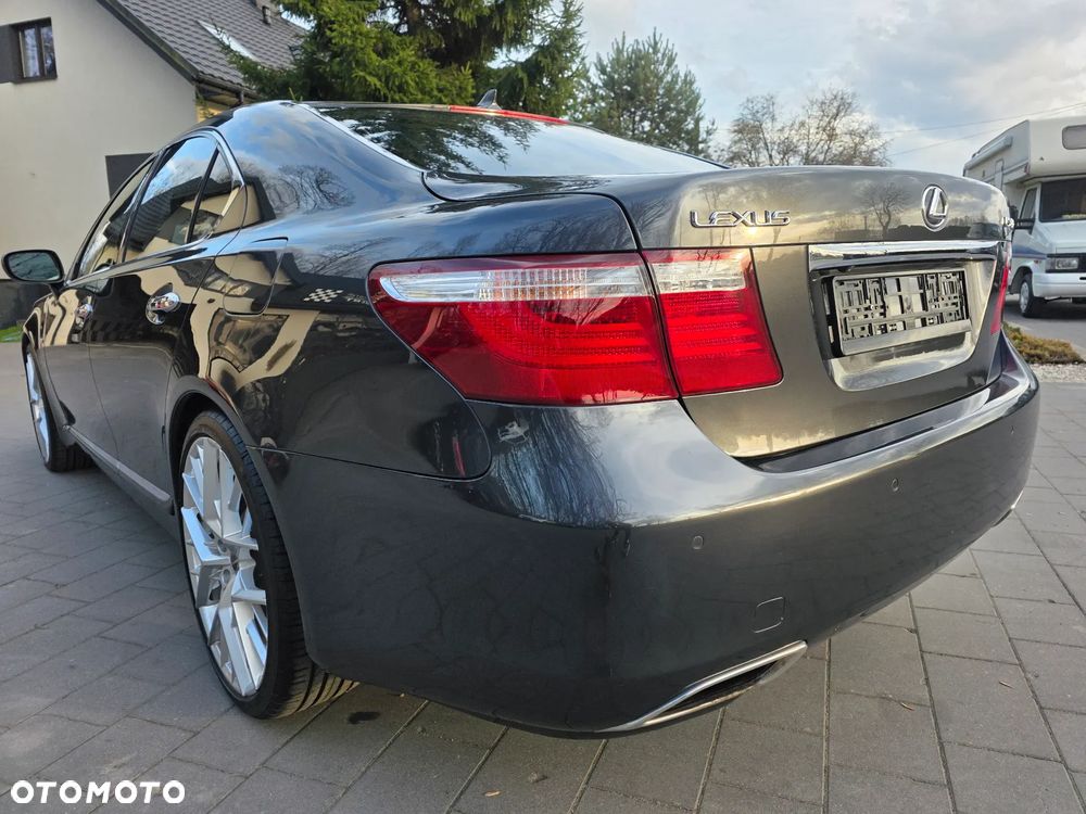 Lexus LS - 12