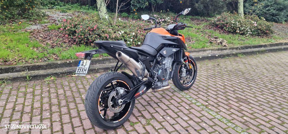 KTM 890 DUKE - 12