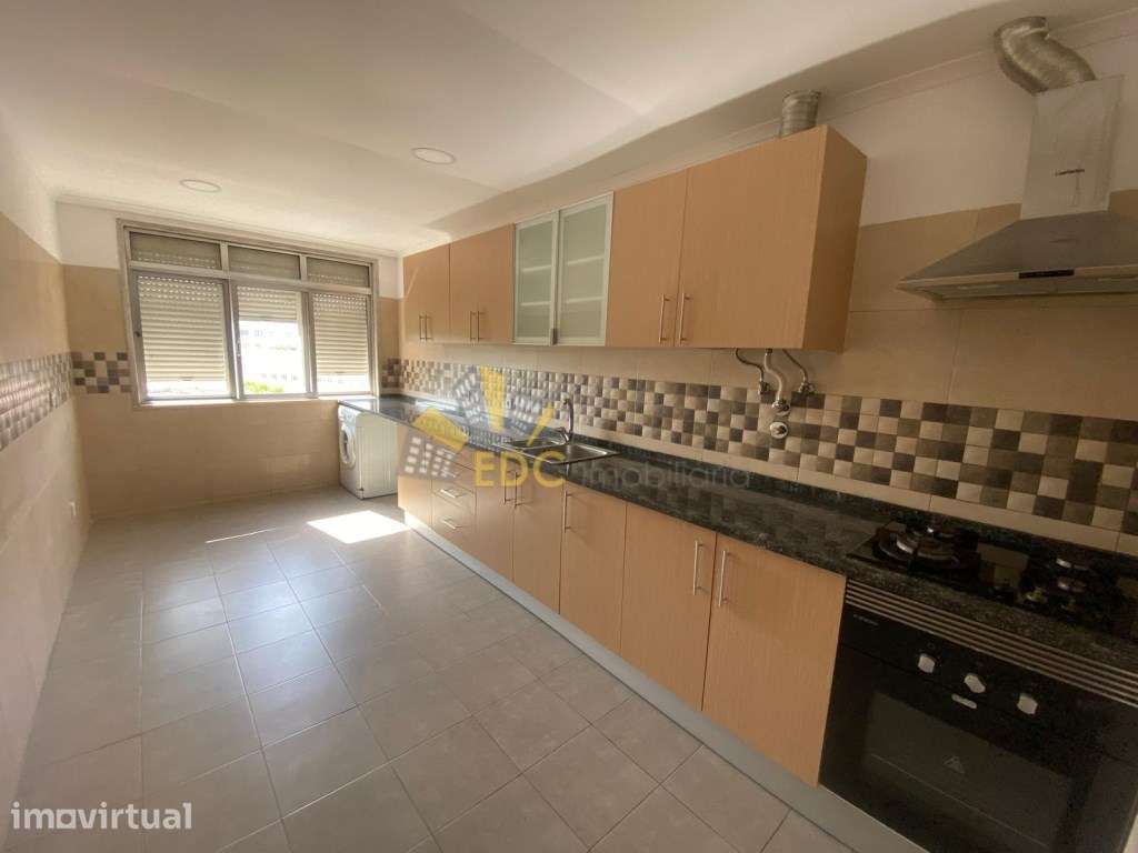 Apartamento T4 em Zona Tranquila de Odivelas| Perto do Centro de Sa... - Grande imagem: 2/34