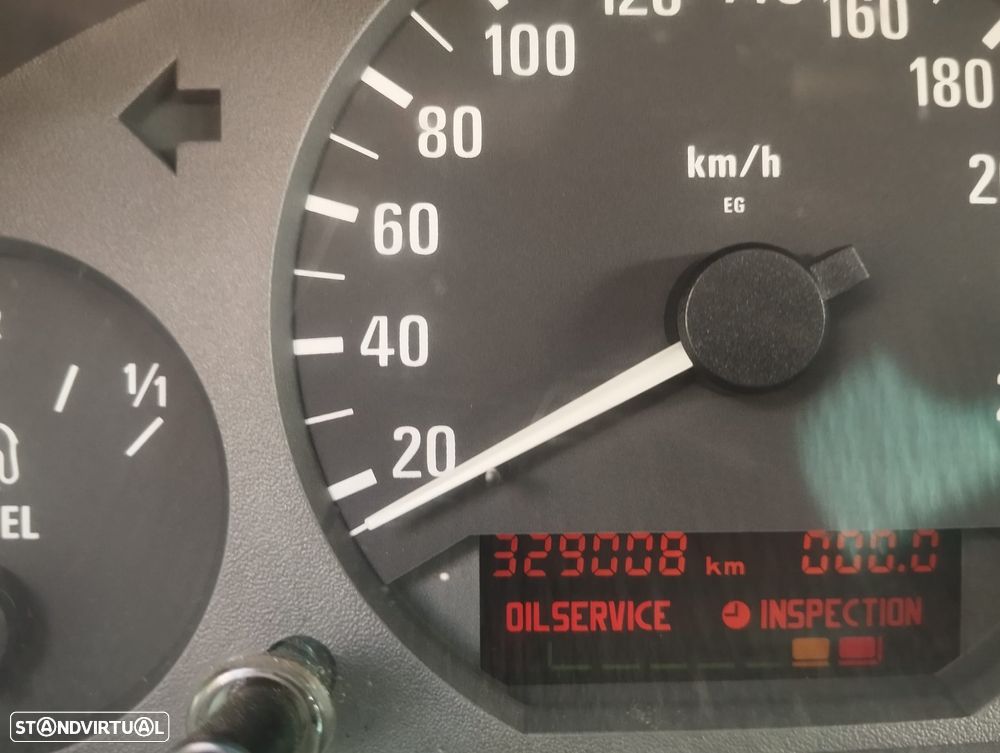 BMW 318 tds Touring - 8