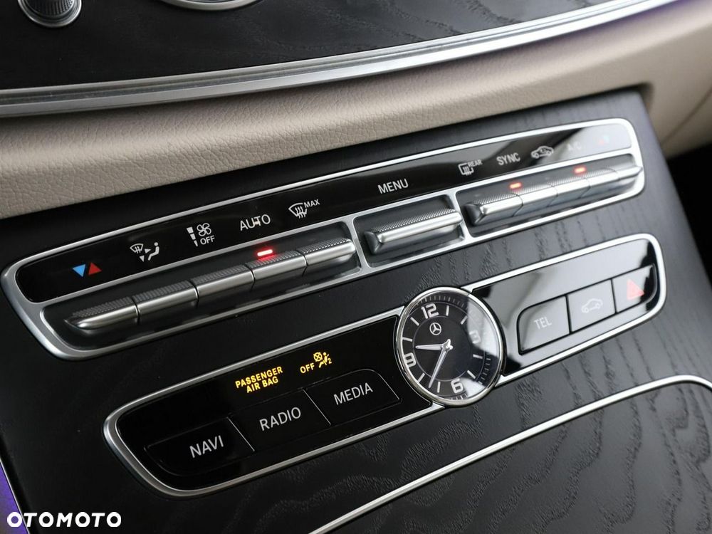 Mercedes-Benz Klasa E 220 d 4-Matic All-Terrain - 29