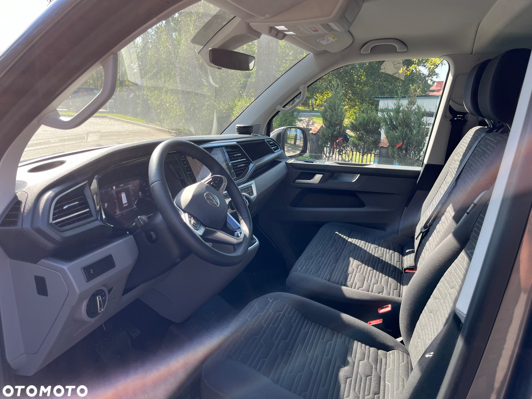 Volkswagen Caravelle 6.1 2.0 TDI L2 Comfortline DSG - 23